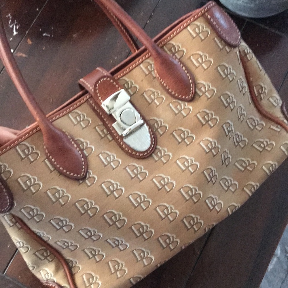 Dooney and Bourke purse - Picture 2 of 10